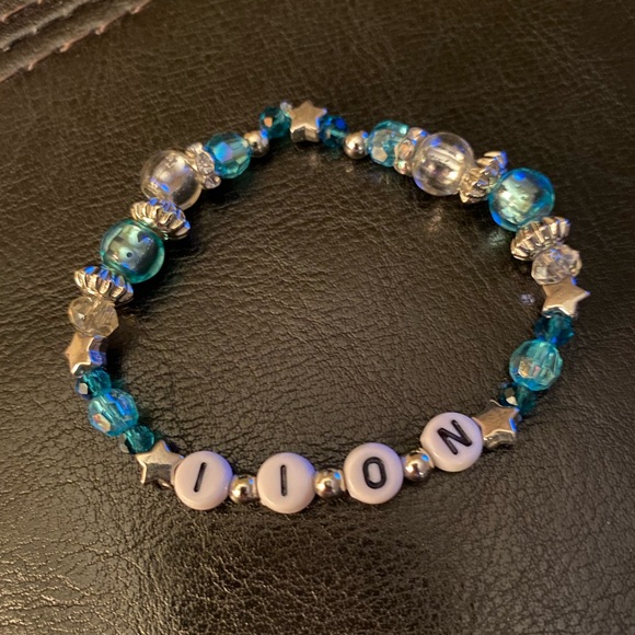 Is It Over Now? Taylor Swift Handmade Friendship Bracelet - Picture 2 of 3